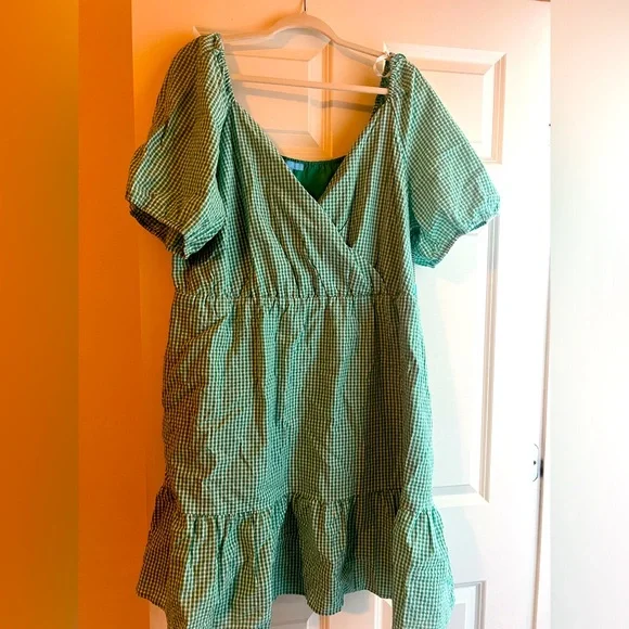 green emerald velvet dress Carrie Midi Dress in Linen – Draper James main image 1